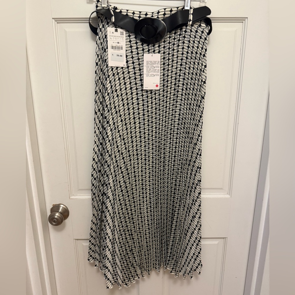 Zara Black and White Pleated Skirt